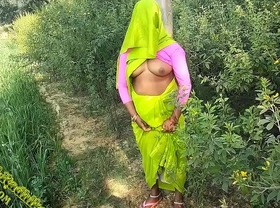 Indian couple injoy outdoor sex in village porn in hindi